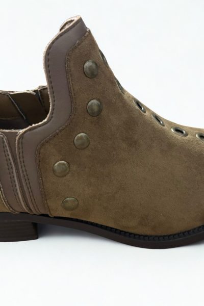 Botines camel de ante con tachuelas doradas mujer