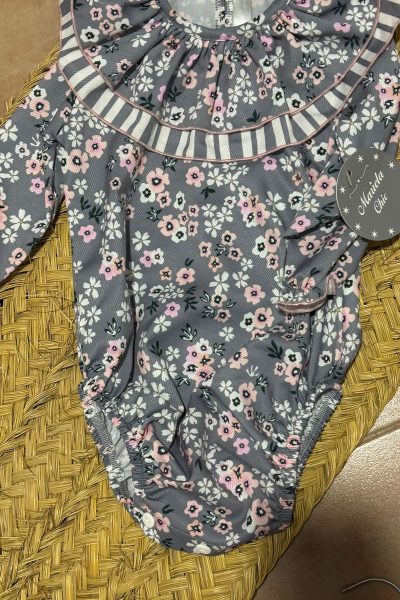 Conjunto flores volante a juego