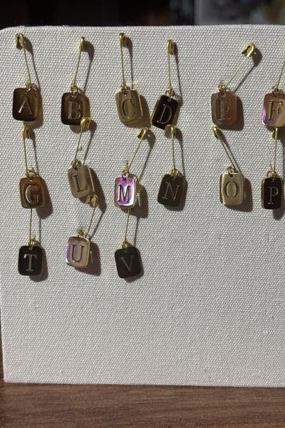 Inicial de acero oro